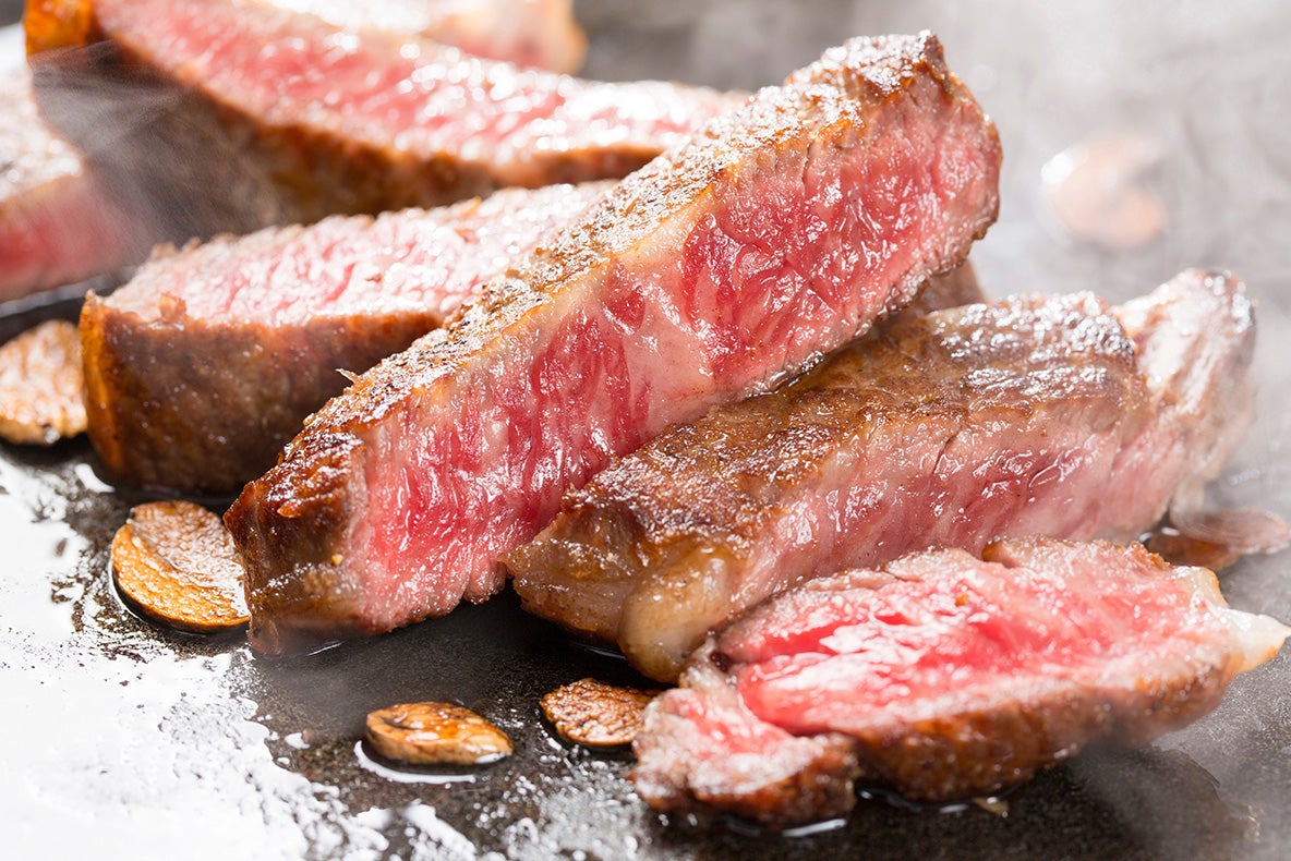 ライブキッチンで出来立ての料理が楽しめる