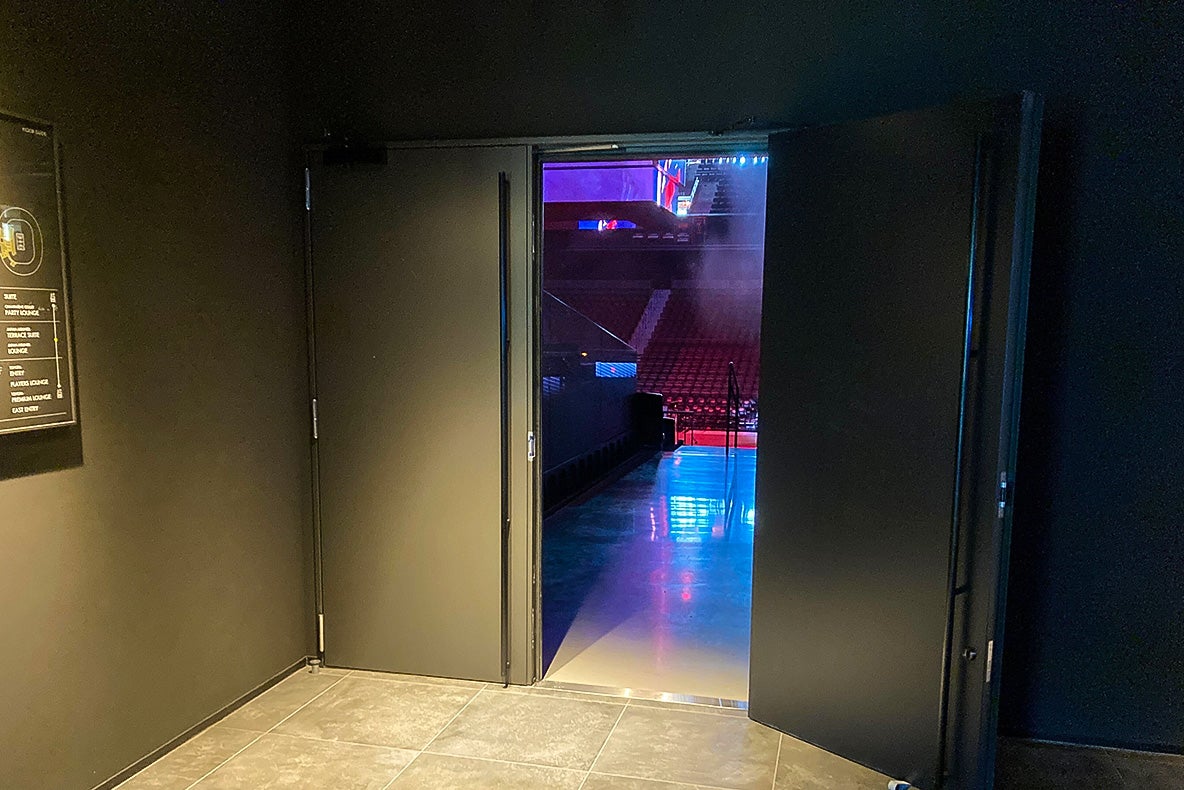 ラウンジ直結通路で席との行き来がスムーズ