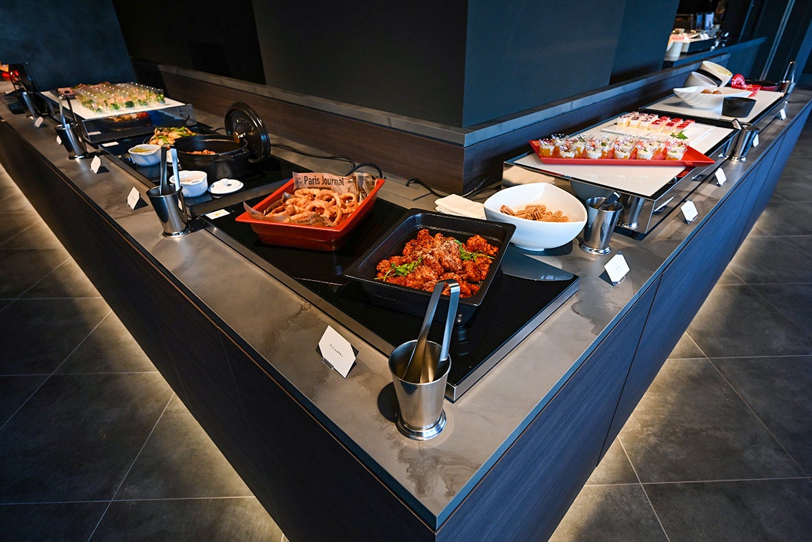 世界・日本各都市の創作料理を提供