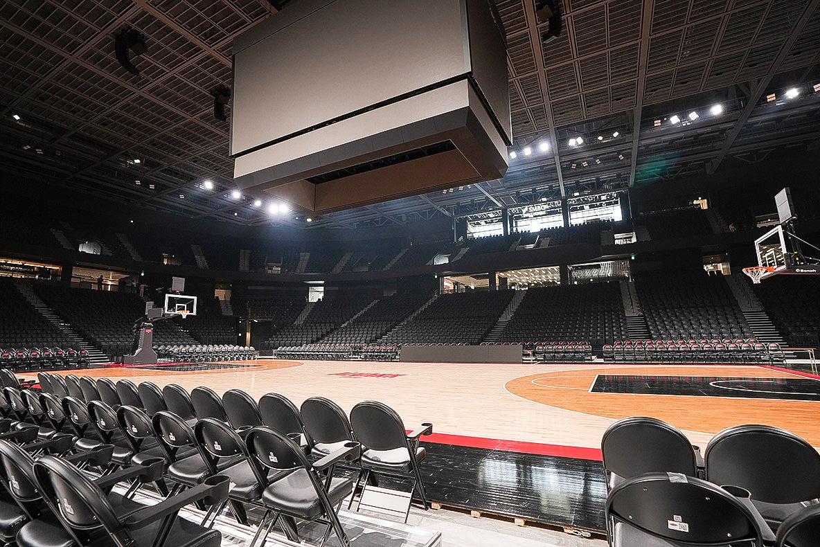 アリーナレベルで試合が観戦できる