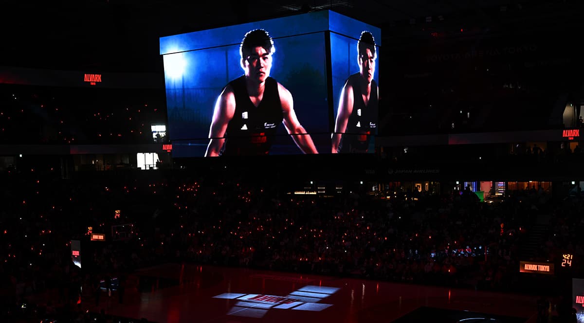 誰しも目を奪われる迫力のセンターハングビジョン